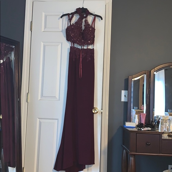 Burgundy prom dress - Picture 1 of 8